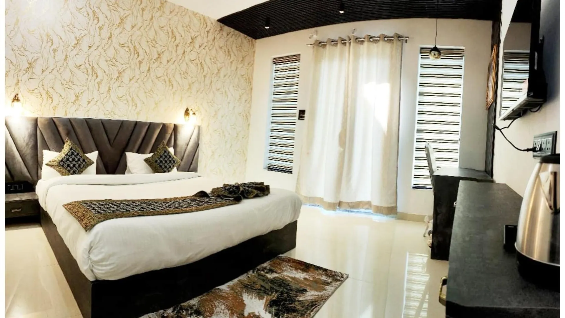 Homestay Hotel Kashi Cottage Varanasi Near Kashi Vishwanath Temple & Ganga Ghat #Fully Air Conditioning #Free Wi-Fi #Restaurant #Parking #Premium Hotel In Varanasi