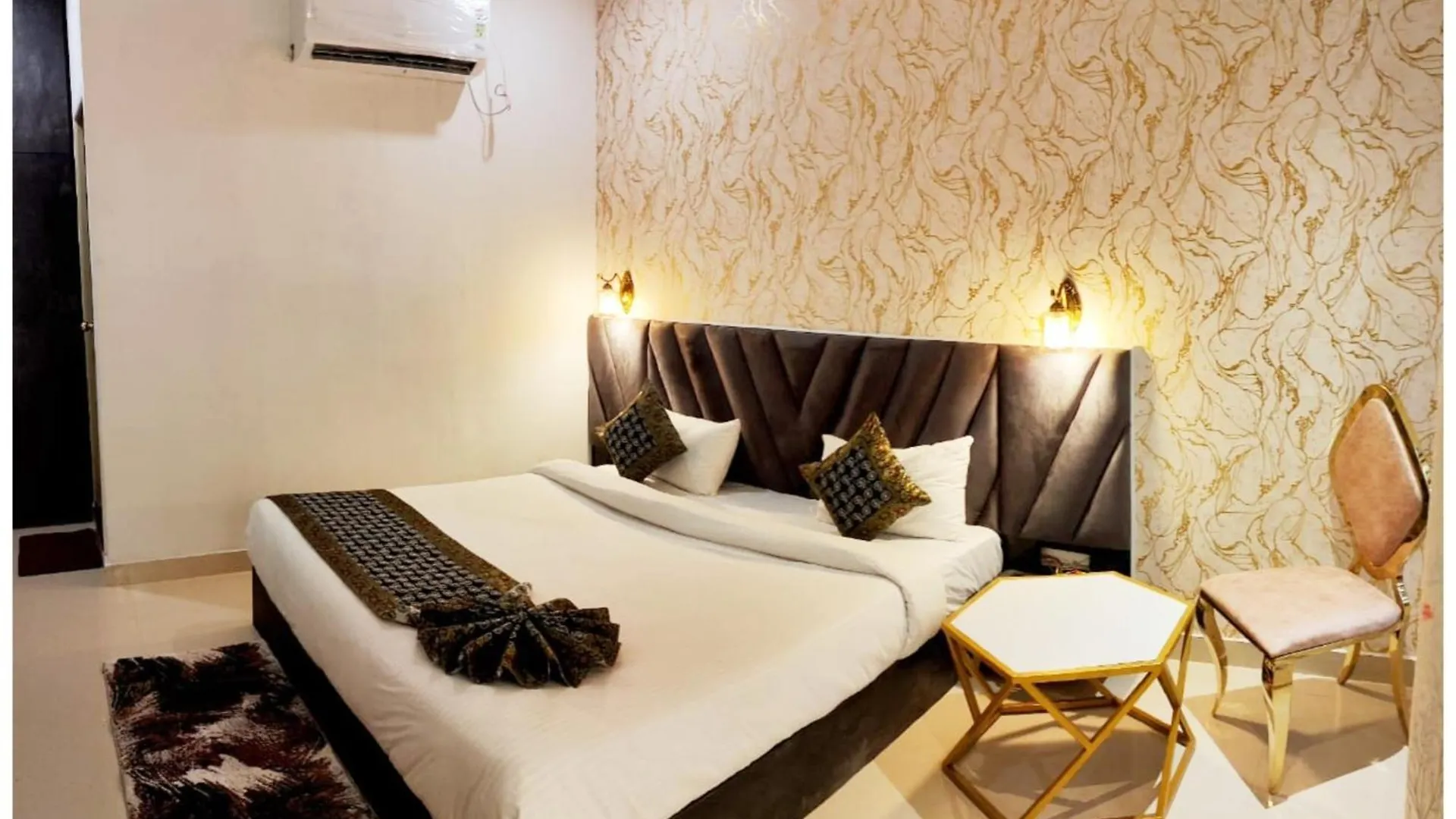 Hotel Kashi Cottage Varanasi Near Kashi Vishwanath Temple & Ganga Ghat #Fully Air Conditioning #Free Wi-Fi #Restaurant #Parking #Premium Hotel In Varanasi India