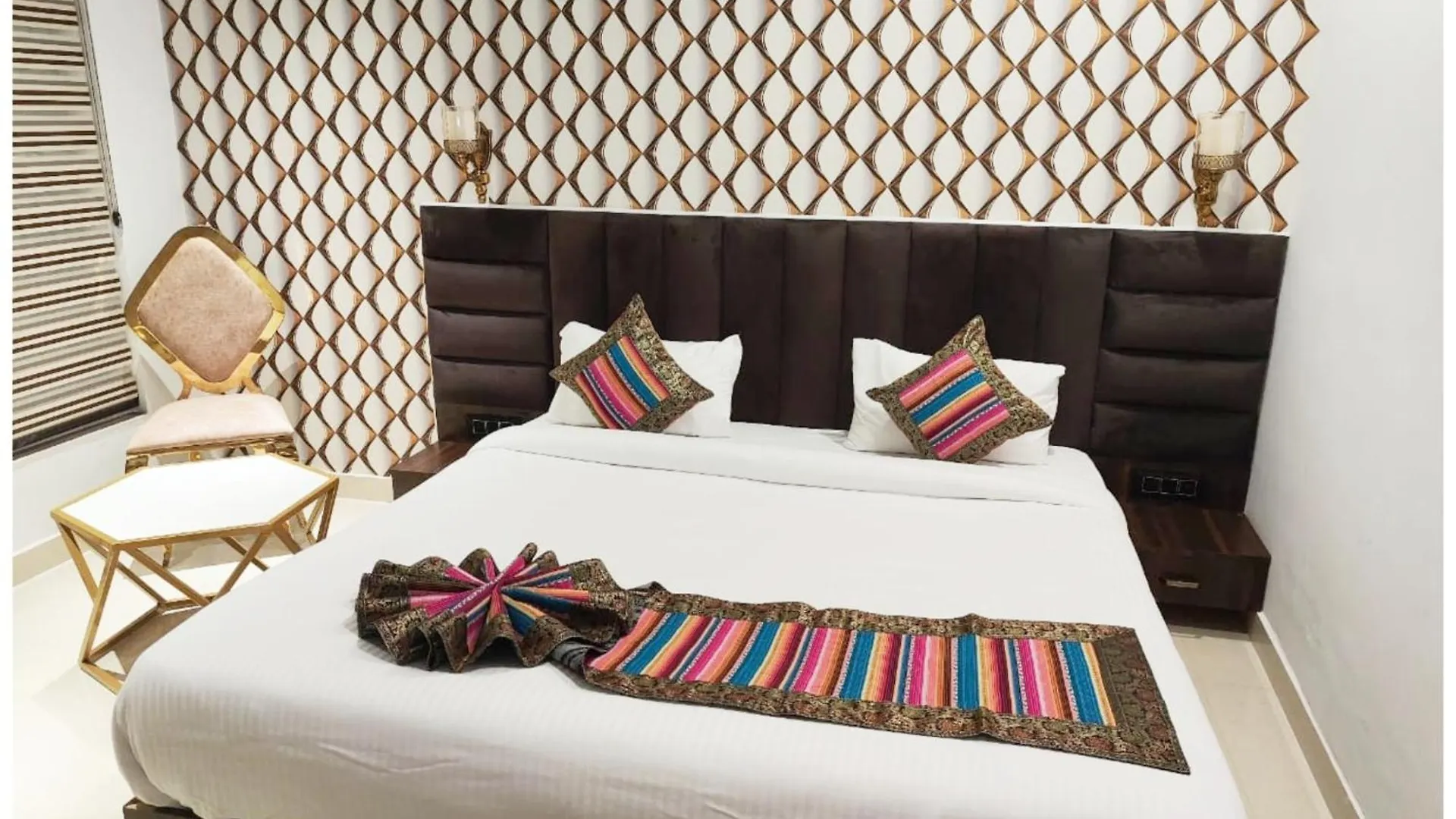 Hotel Kashi Cottage Varanasi Near Kashi Vishwanath Temple & Ganga Ghat #Fully Air Conditioning #Free Wi-Fi #Restaurant #Parking #Premium Hotel In Varanasi Homestay