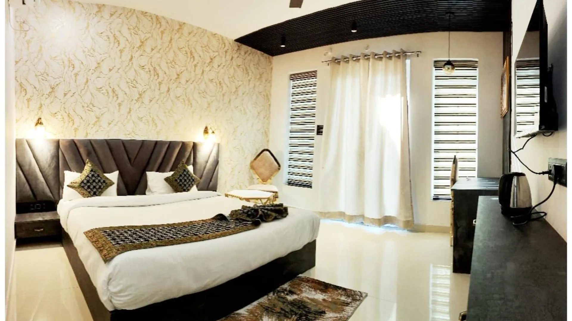 Hotel Kashi Cottage Varanasi Near Kashi Vishwanath Temple & Ganga Ghat #Fully Air Conditioning #Free Wi-Fi #Restaurant #Parking #Premium Hotel In Varanasi