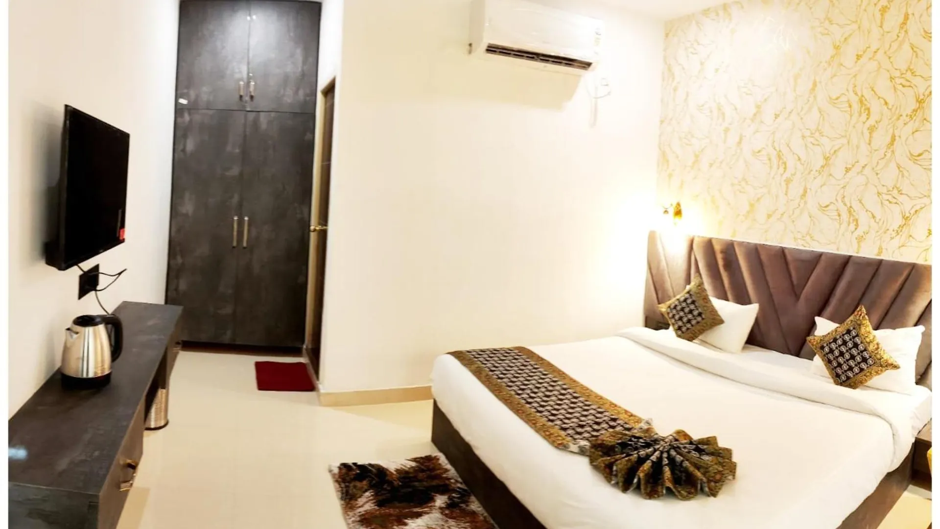 Hotel Kashi Cottage Varanasi Near Kashi Vishwanath Temple & Ganga Ghat #Fully Air Conditioning #Free Wi-Fi #Restaurant #Parking #Premium Hotel In Varanasi