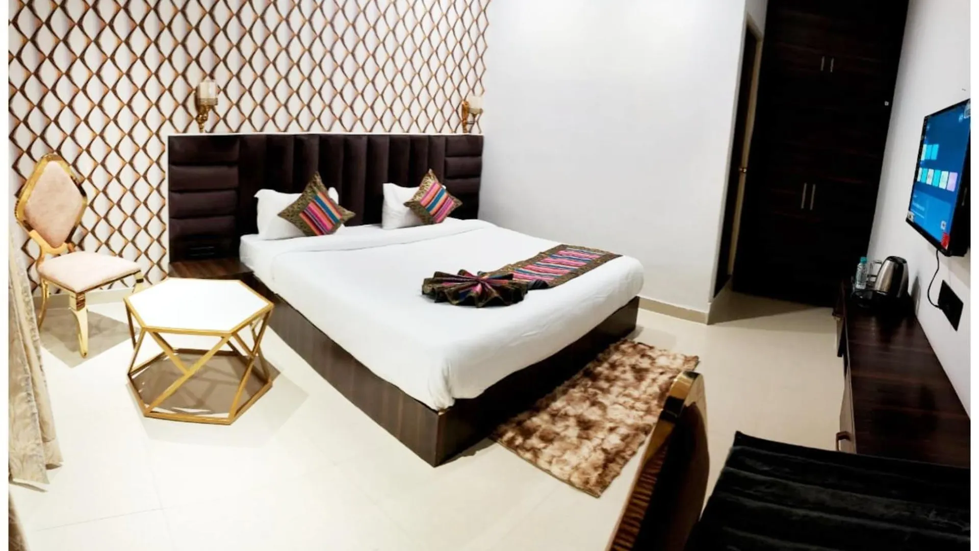 Homestay Hotel Kashi Cottage Varanasi Near Kashi Vishwanath Temple & Ganga Ghat #Fully Air Conditioning #Free Wi-Fi #Restaurant #Parking #Premium Hotel In Varanasi