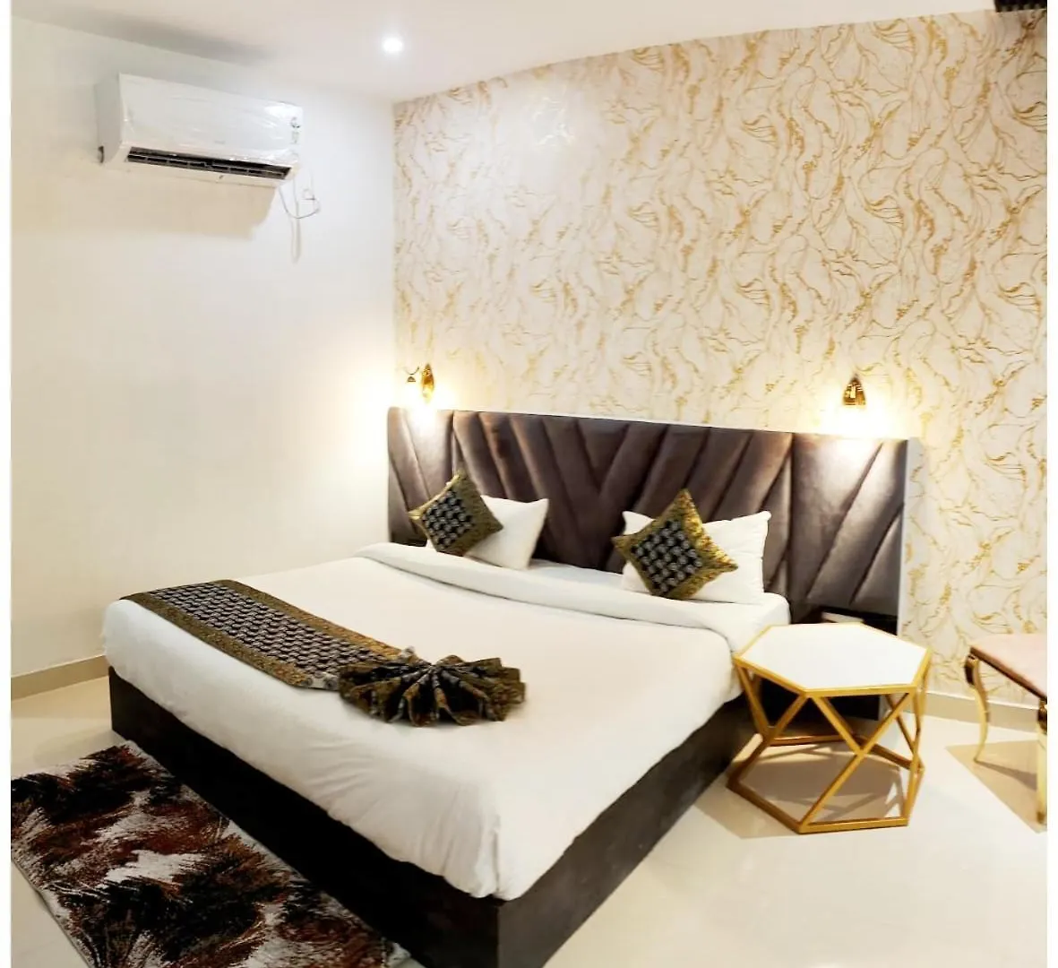 Hotel Kashi Cottage Varanasi Near Kashi Vishwanath Temple & Ganga Ghat #Fully Air Conditioning #Free Wi-Fi #Restaurant #Parking #Premium Hotel In Varanasi India